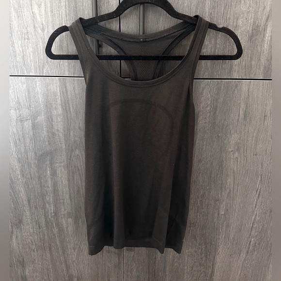 Lululemon Swiftly Tech Racerback- Size 8 - Picture 3 of 6